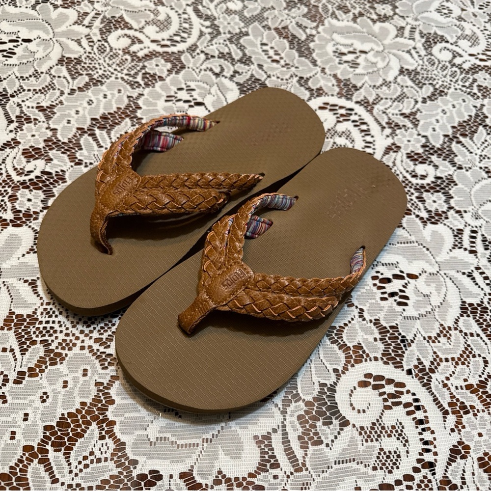 Flojos Women's Mischa Flip Flops Size 5 Tan